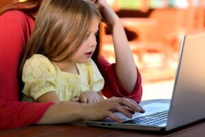 Read more about the article Incorporating Technology in Early Education: Balancing Screen Time for Kindergarteners