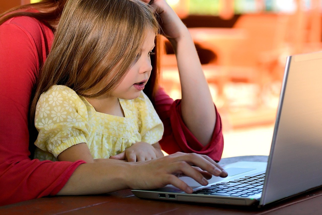 Read more about the article Incorporating Technology in Early Education: Balancing Screen Time for Kindergarteners